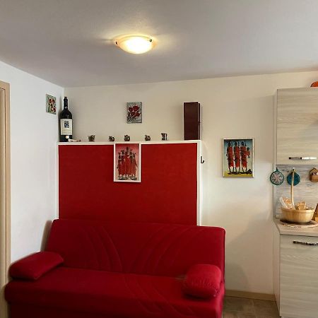 La Casa Di Pucci Nel Borgo Affrescato Di Parlasco Cortenova Bagian luar foto