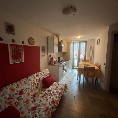 La Casa Di Pucci Nel Borgo Affrescato Di Parlasco Cortenova Bagian luar foto