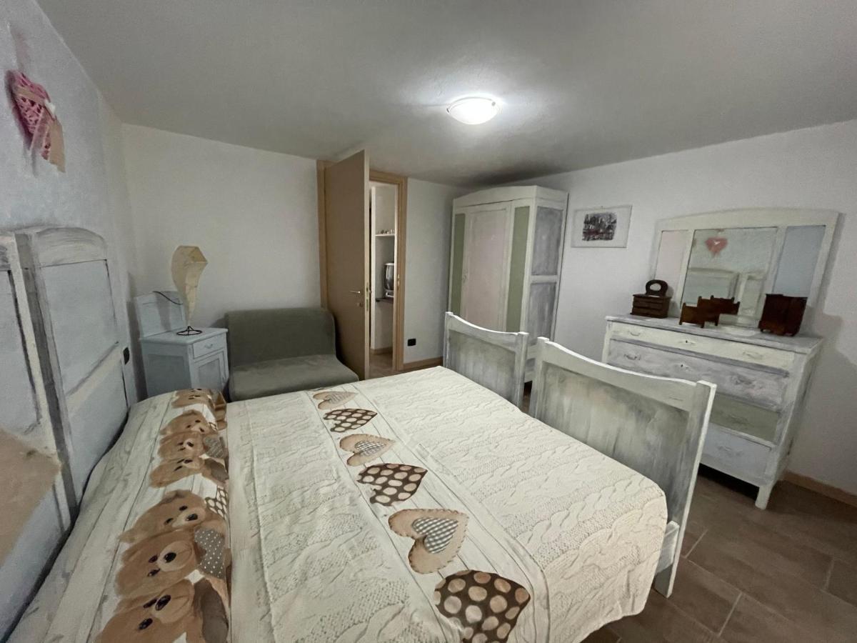 La Casa Di Pucci Nel Borgo Affrescato Di Parlasco Cortenova Bagian luar foto