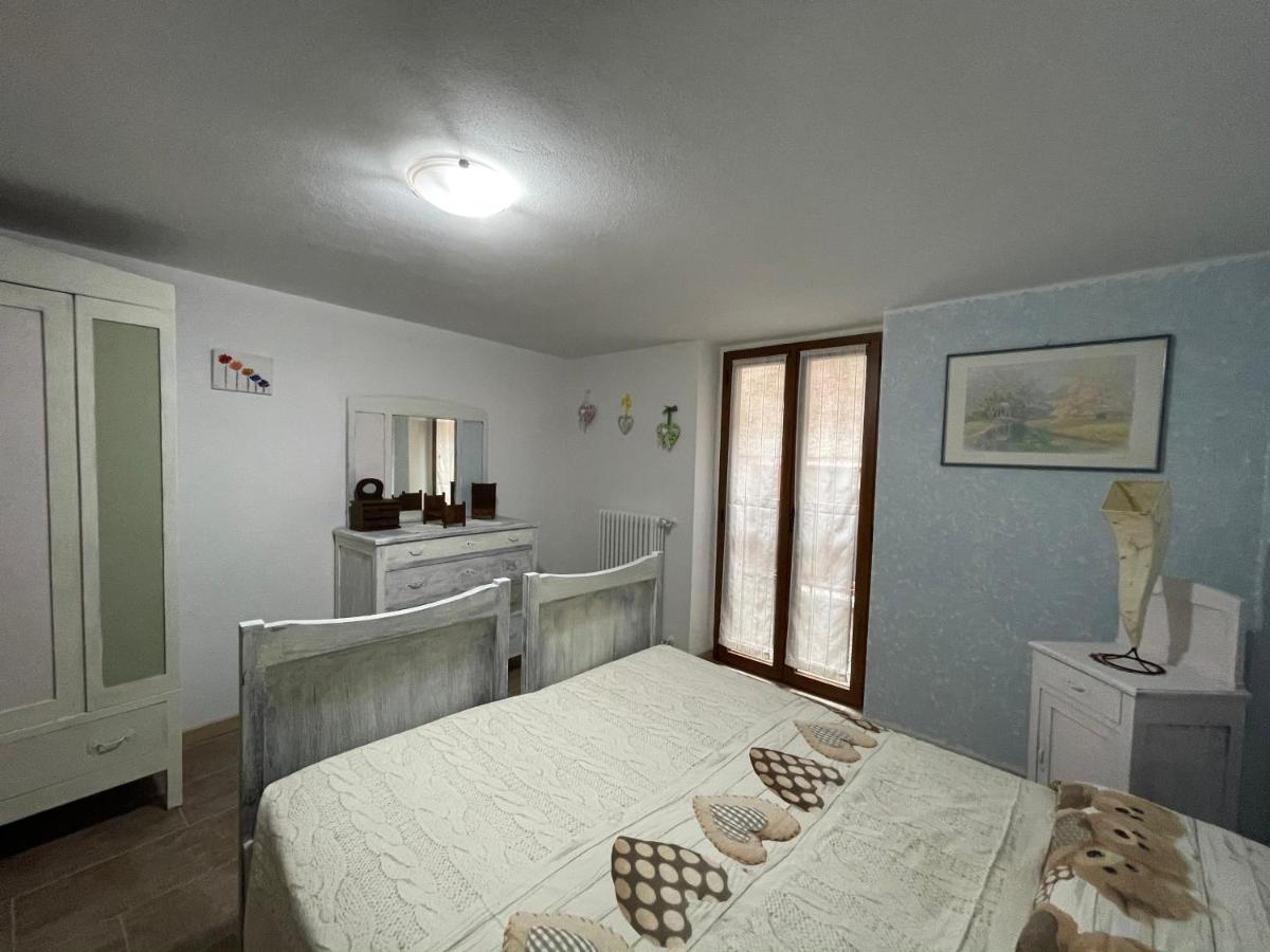 La Casa Di Pucci Nel Borgo Affrescato Di Parlasco Cortenova Bagian luar foto