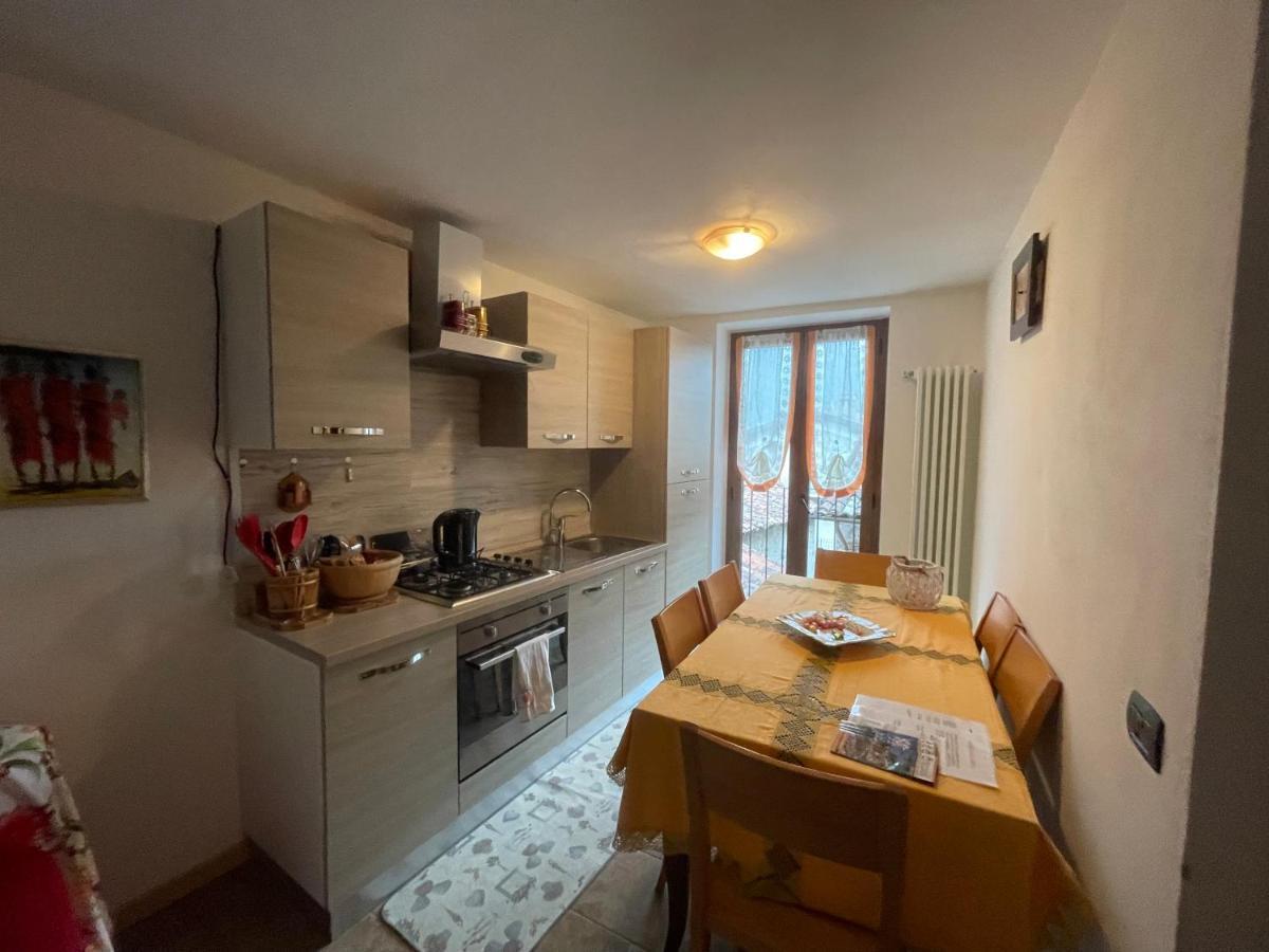 La Casa Di Pucci Nel Borgo Affrescato Di Parlasco Cortenova Bagian luar foto